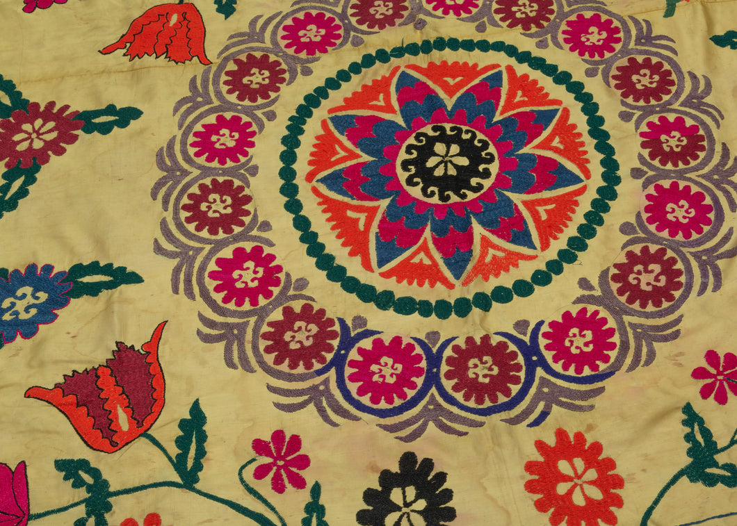 Vintage Bouquet Uzbek Suzani - 4'9 x 5'9 – HEIRLOOM