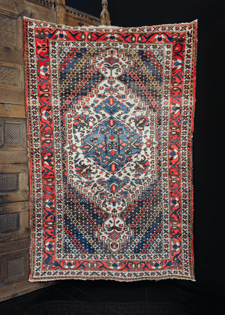 Bakhtiari Rug - 4'4 x 6'9